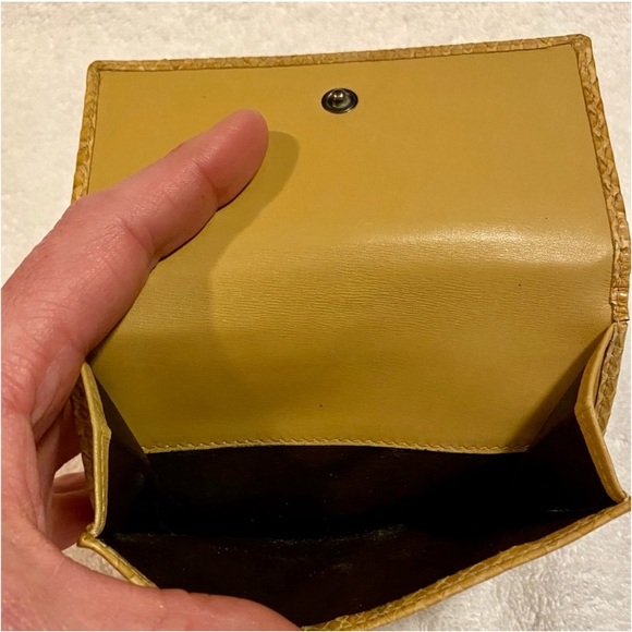 ♦️HTF♦️GUCCI SNAKESKIN COMPACT WALLET WITH HOOK - Picture 11 of 15